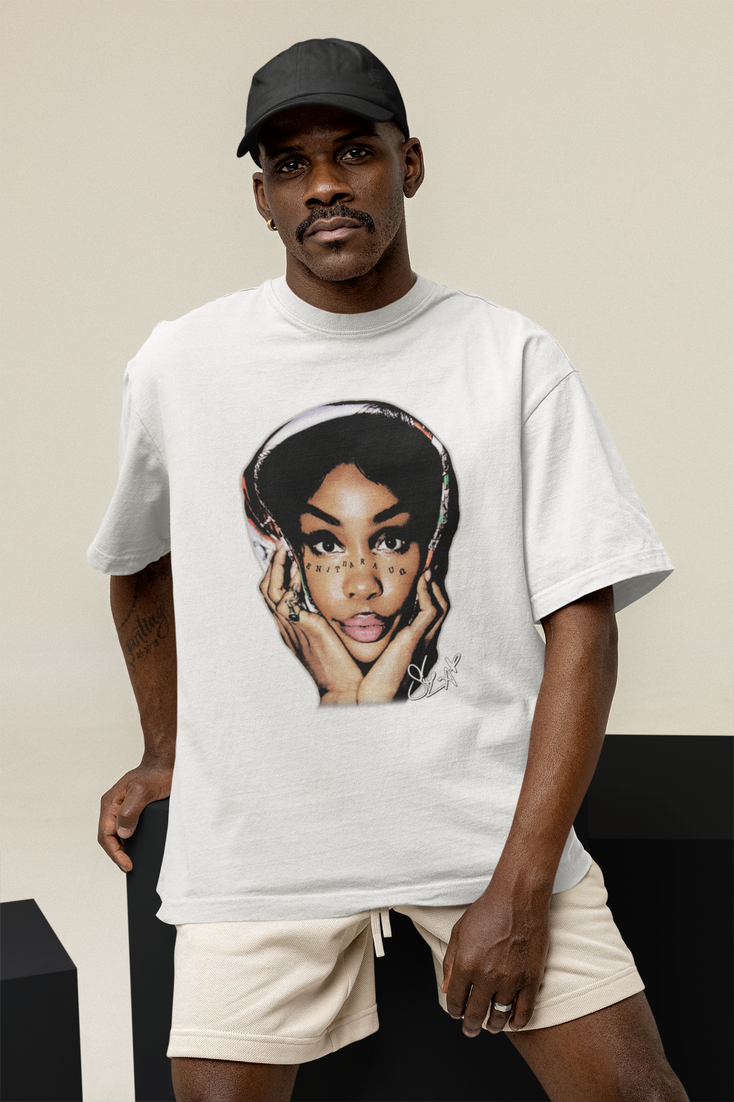 UrbanTees T-shirt Oversize Unisexe Blanc – Portrait Artistique SZA Style R&B Contemporain & Streetwear Minimaliste