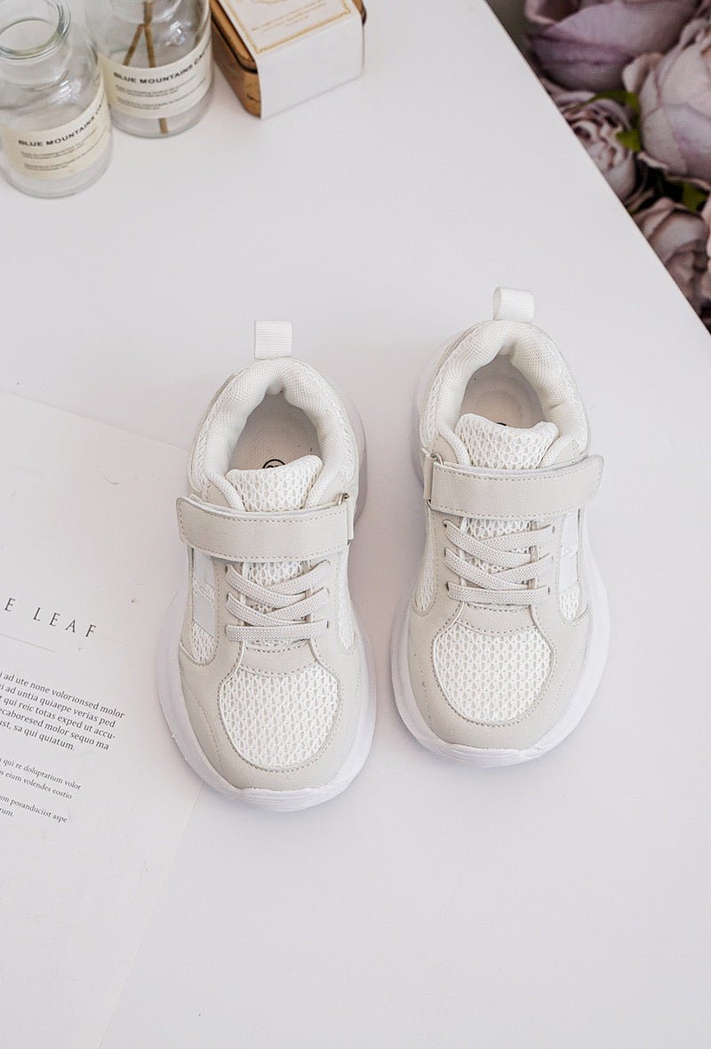 Baskets enfant blanches et beiges à scratch – Chaussures garçon ou fille légères et respirantes - MiniWalks