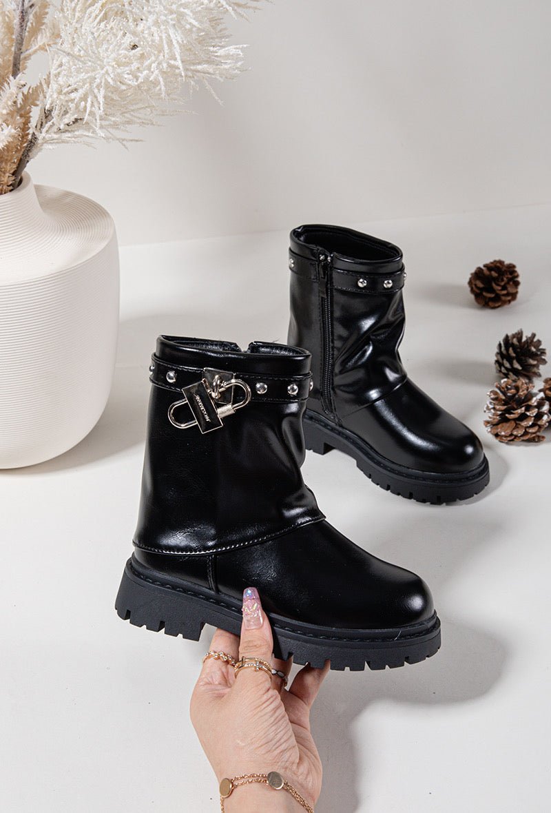 Bottes enfant noires avec rivets et pendentif – Look tendance & allure rock - MiniWalks
