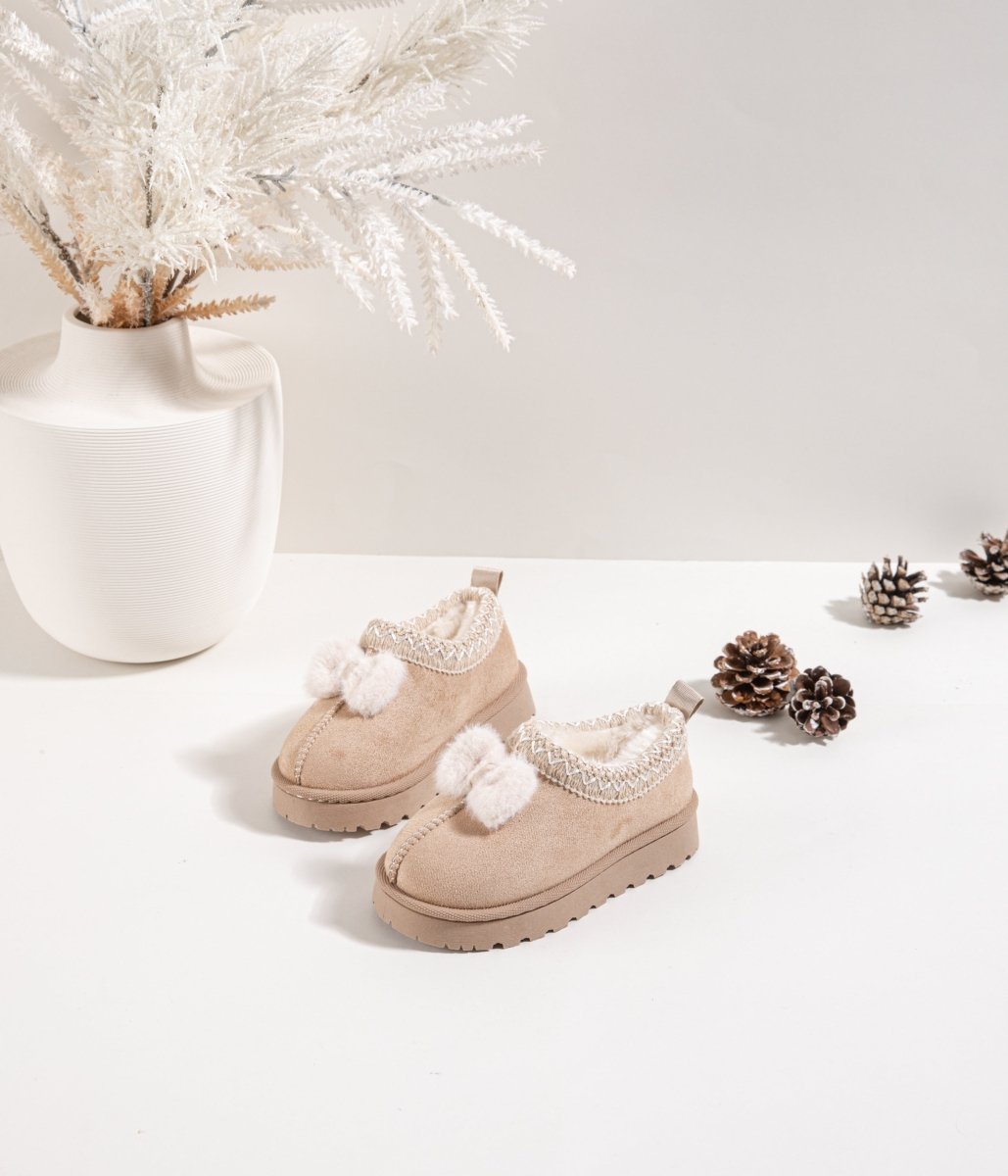 Chaussures enfant fourrées avec pompons – Douces, chaudes et irrésistiblement mignonnes - MiniWalks