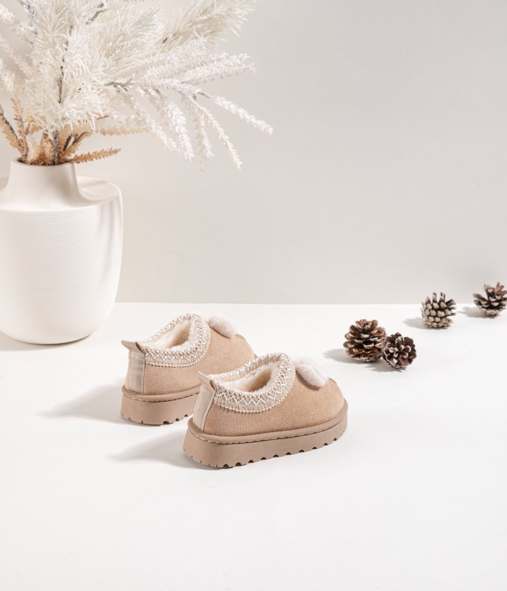 Chaussures enfant fourrées avec pompons – Douces, chaudes et irrésistiblement mignonnes - MiniWalks